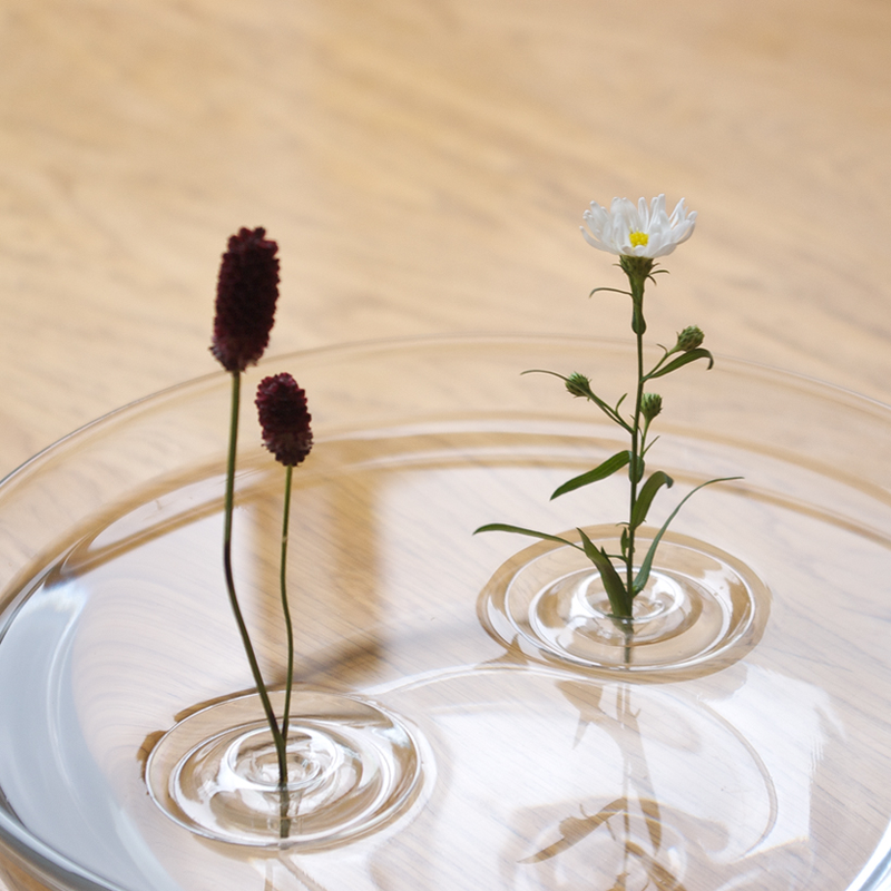 Illustration for article titled These Awesome Floating Vases Are Practically Invisible